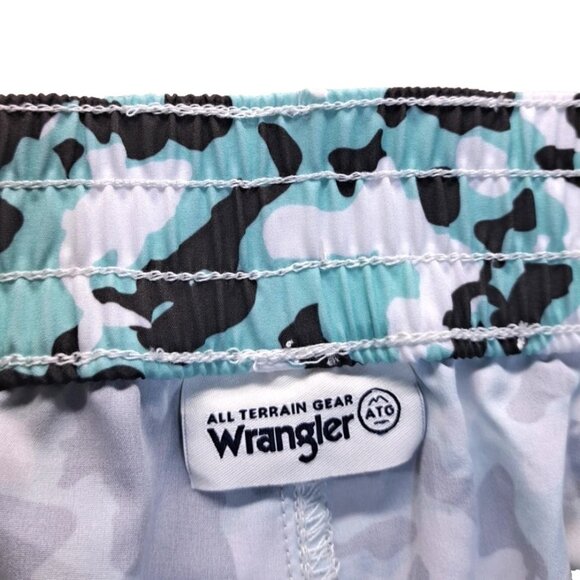 Wrangler ATG Angler Green Camo Men's Sz 2XL Swimming trunk Stretch Elastic Waist - Picture 2 of 13